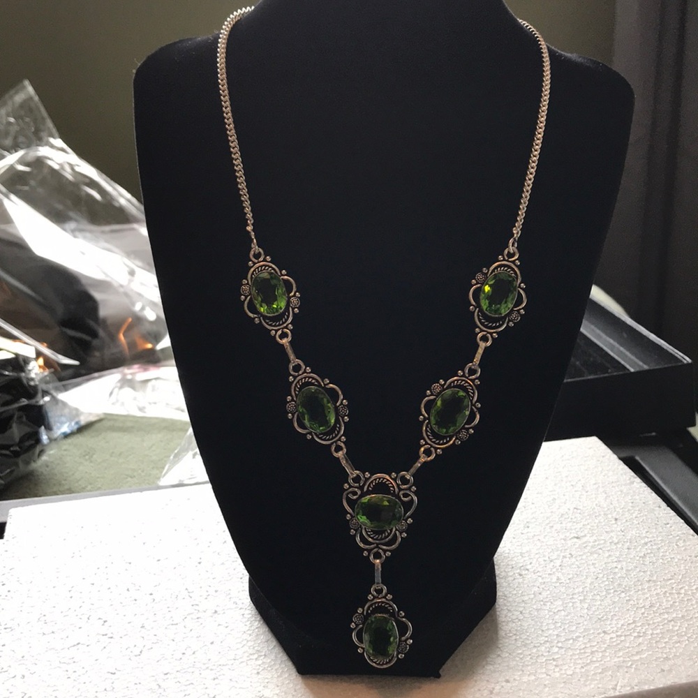 Stunning silver and peridot necklace!!